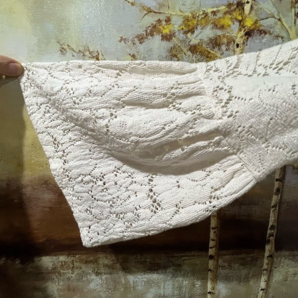 EUC CHICO’s White Lace Top with Long Gathered Bell Sleeves - Picture 4 of 10